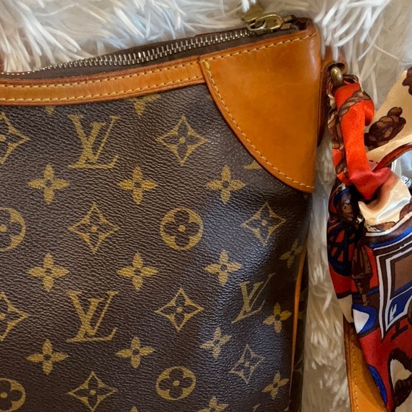 Authentic Louis Vuitton Odeon MM Monogram - Picture 13 of 16